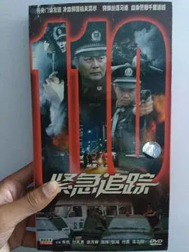 《紧急追踪》影评：争分夺秒的生死较量，悬疑反转背后的震撼人性